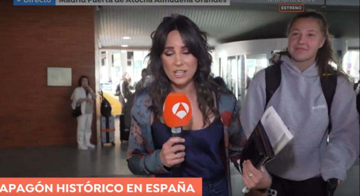 Chicas polacas atrapadas en la Estación de Atocha durante el gran apagón