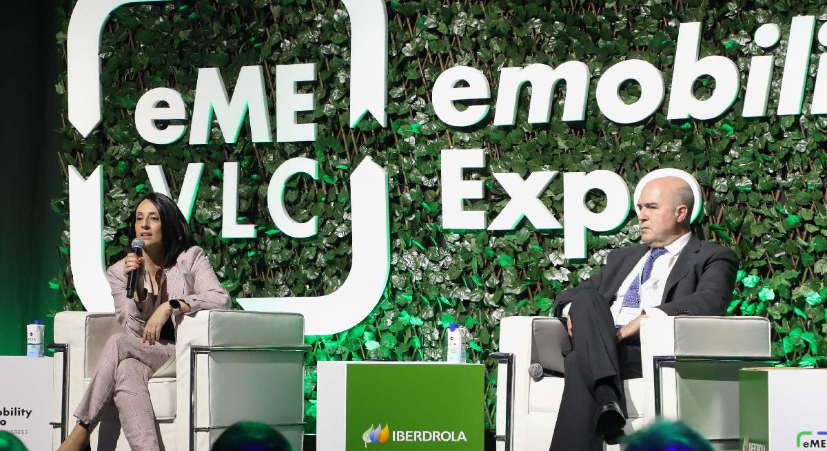 foto_mesa-redonda-eMobility.jpg