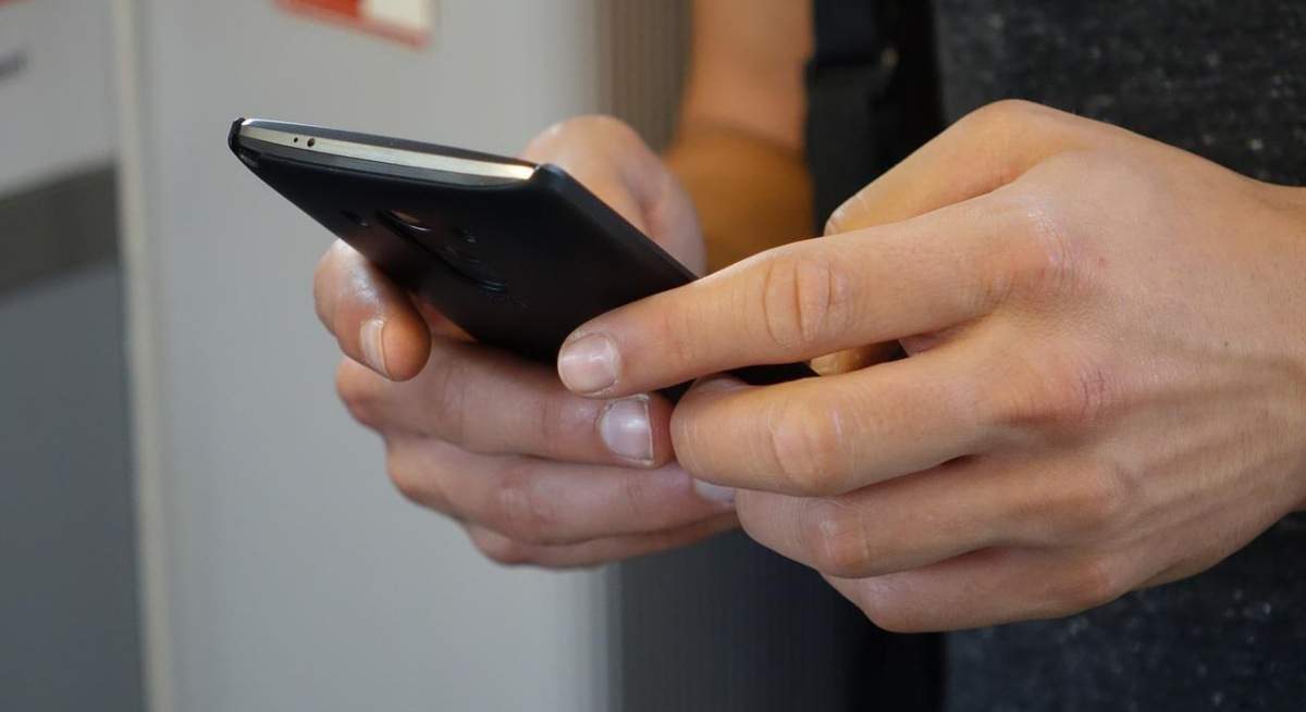 smartphone-g2445b83dd_1280-1.jpg