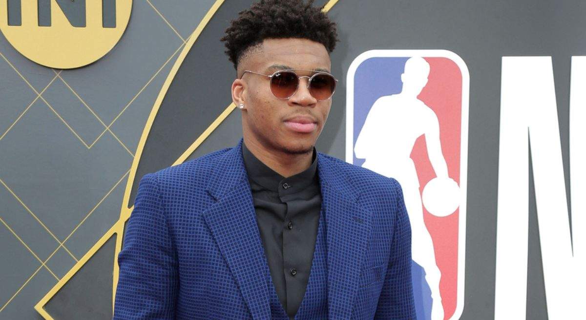 Giannis-Antetokounmpo-inversor-dreamstime.jpg