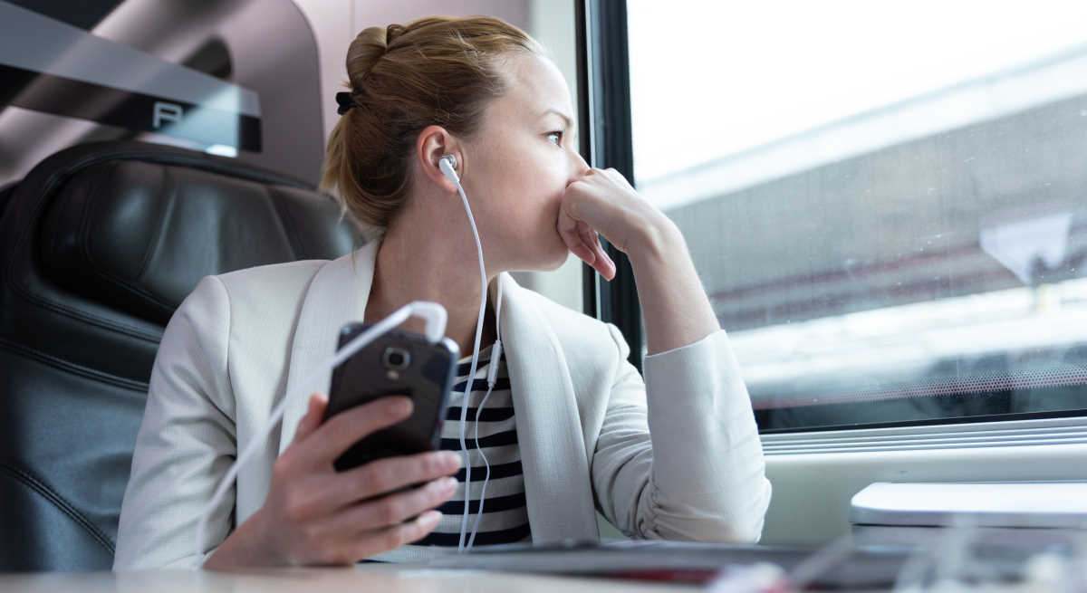 mujer-tren-podcast-1200-dreamstime.jpg