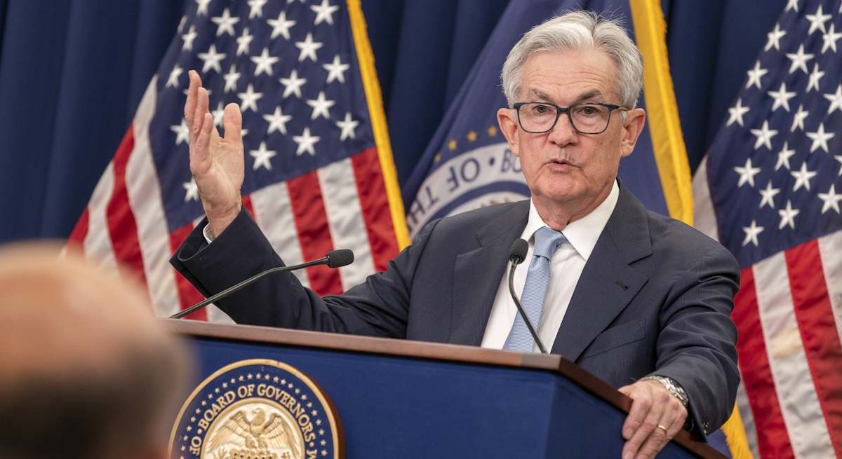 powell-mano-levantada.jpg