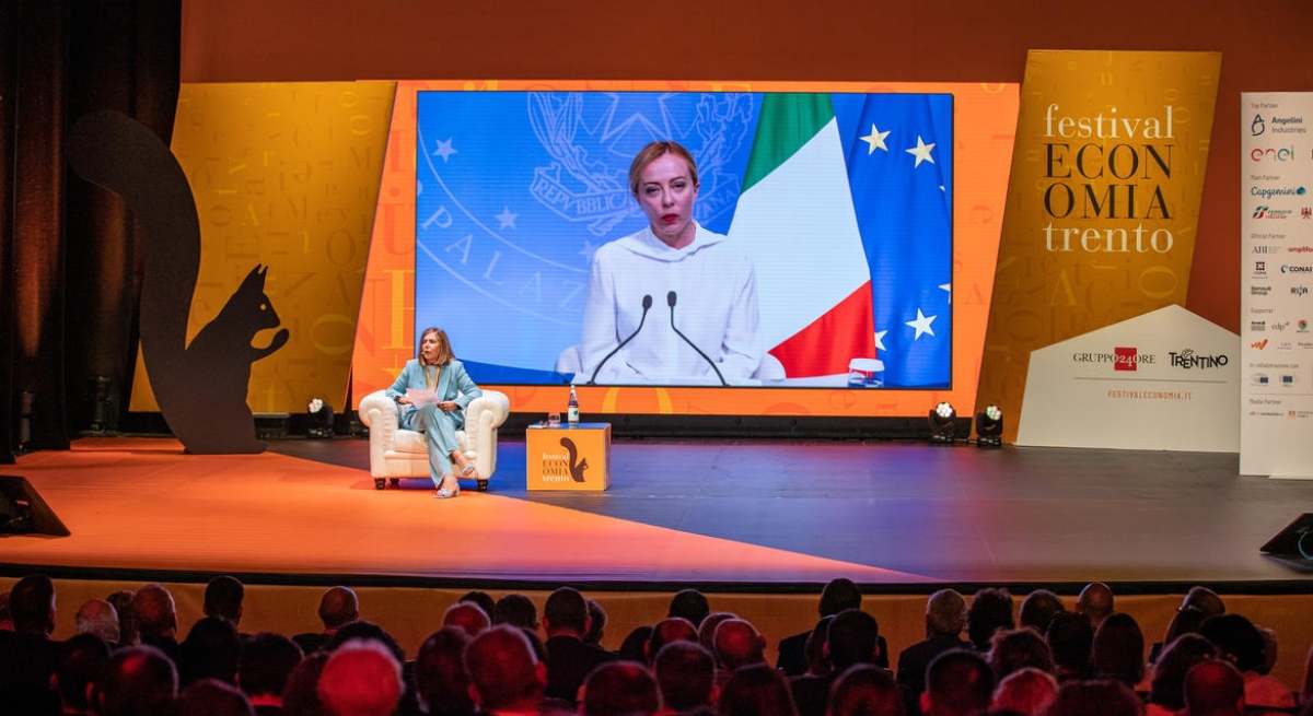 FESTIVAL-DELL-ECONOMIA-L-Italia-che-vorrei-Nella-foto-Giorgia-MELONI-da-remoto-Maria-LATELLA-Data-26-maggio-2023-Luogo-TEATRO-SOCIALE_imagefullwide-1.jpg