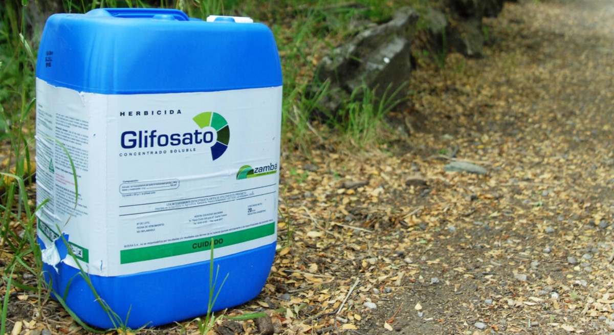 Un envase de glifosato