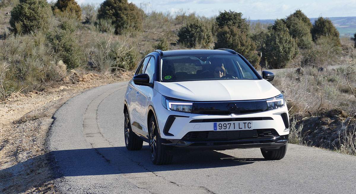 OPEL_GRANDLAND_01.jpg