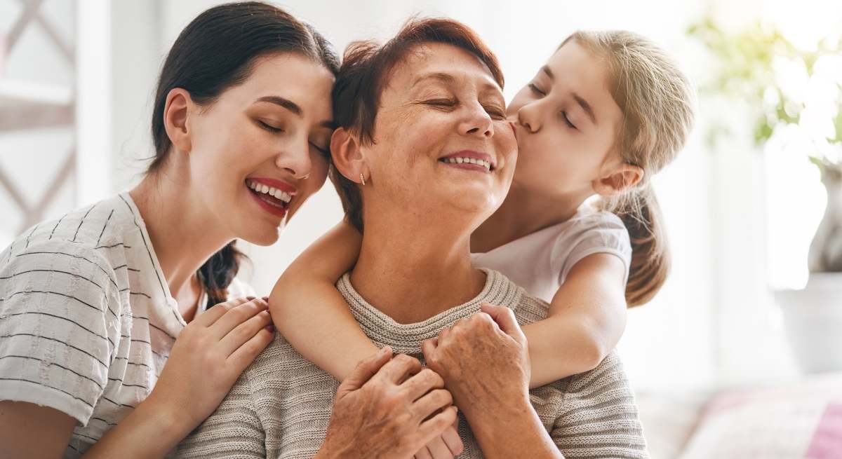 Tres-generaciones-mujeres.jpg