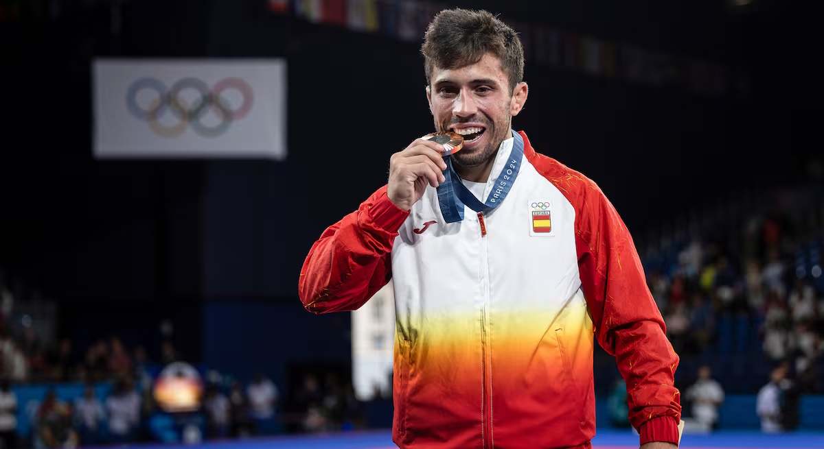 El judoca Fran Garrigós alza a España en París: militar, enamorado, familiar y apasionado de la cocina... ¿próxima parada Masterchef?