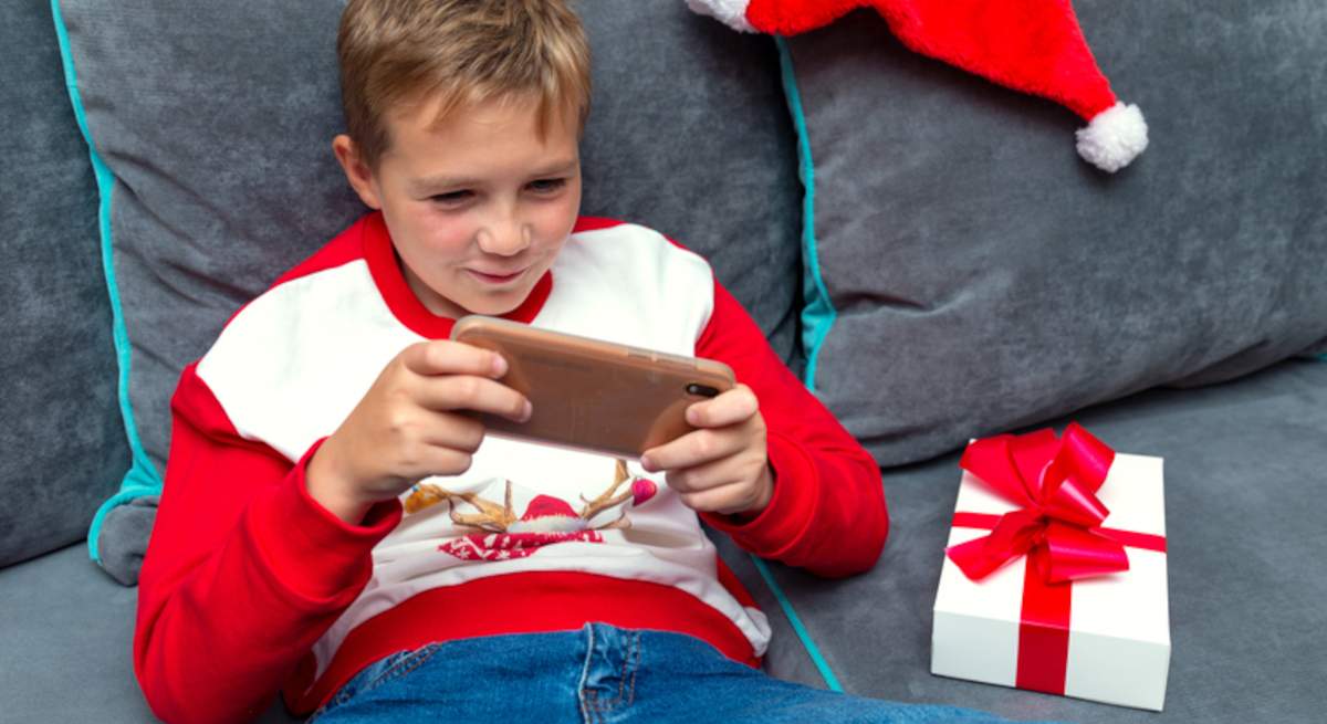 nino-regalo-smartphone.jpg