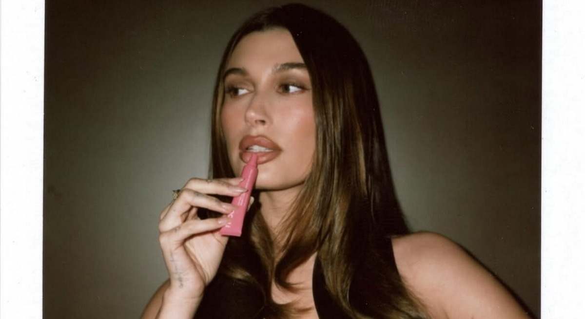 Hailey Bieber.