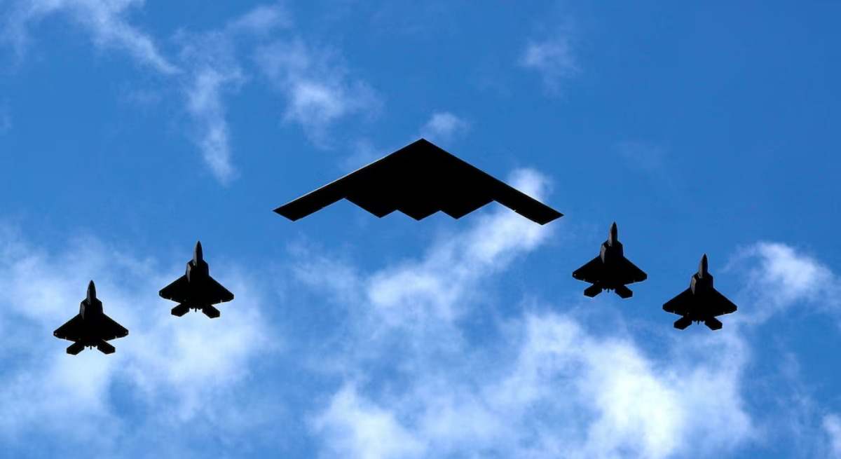 Cazas B-2 Spirit utilizados en la Operación Martillo de Medianoche (OMM)