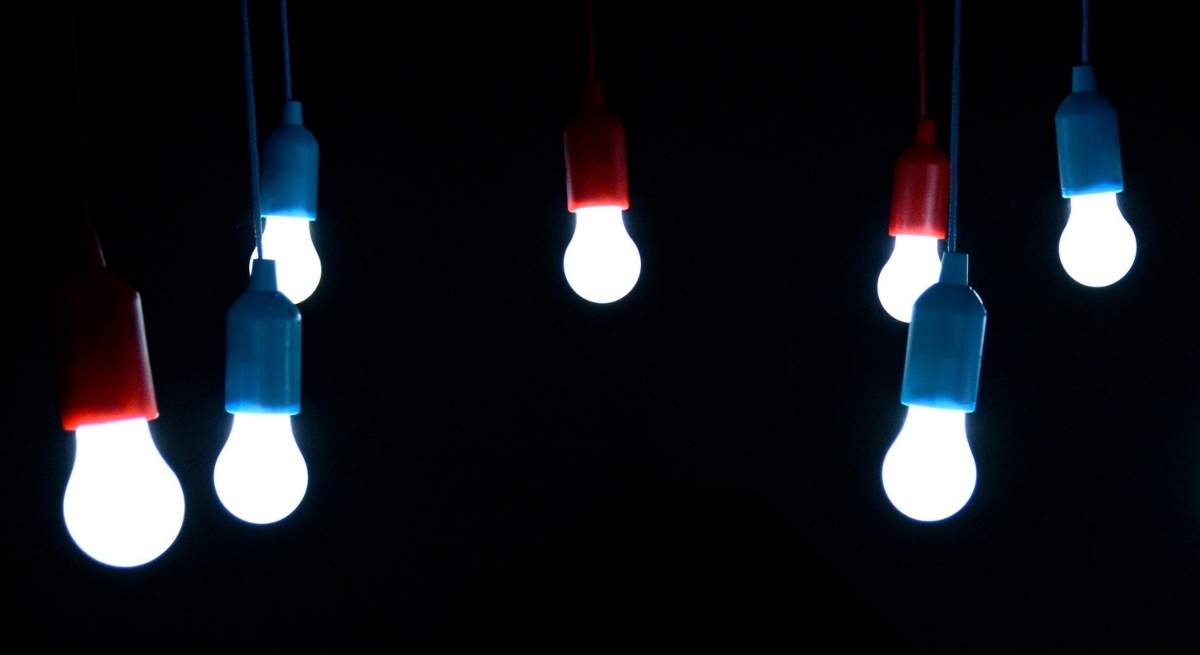 light-bulbs-g1a9786315_1920-1.jpg