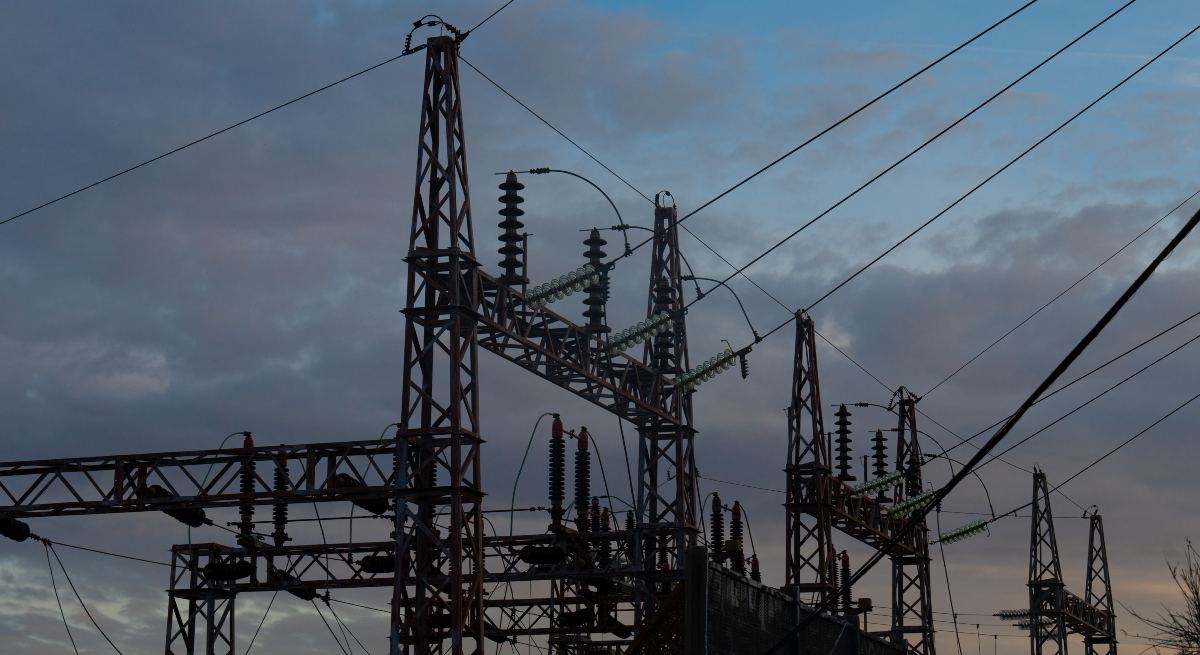 EuropaPress_4896602_tendido_electrico_31_diciembre_2022_barcelona_cataluna_espana_precio_luz-1.jpg