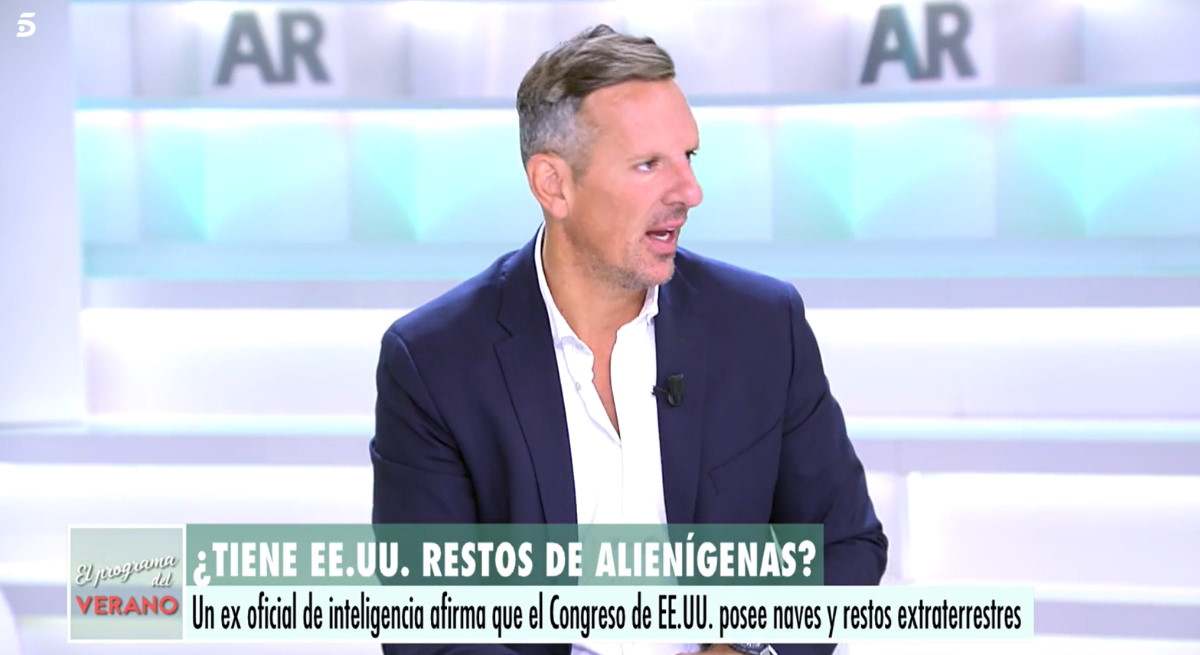 joaquin-prat-aliens.jpg