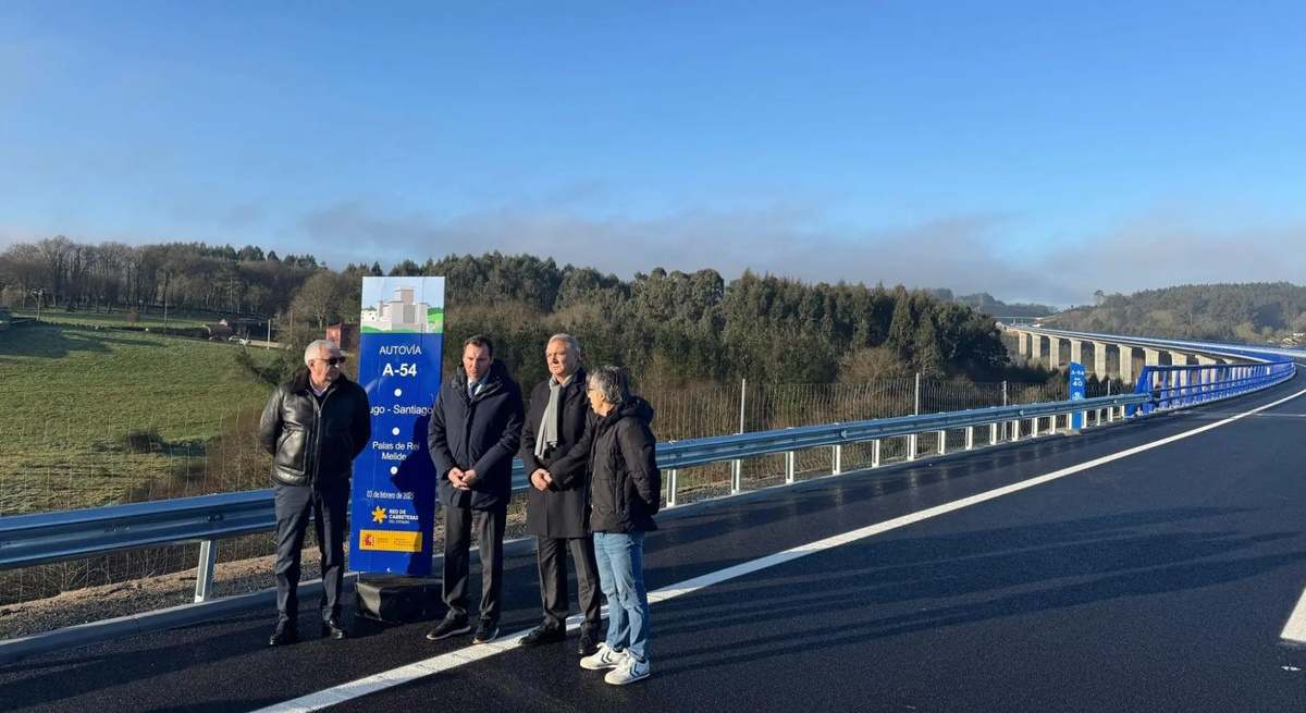 El ministro Óscar Puente inaugura el tramo de la A-54 entre Palas de Rei y Melide.