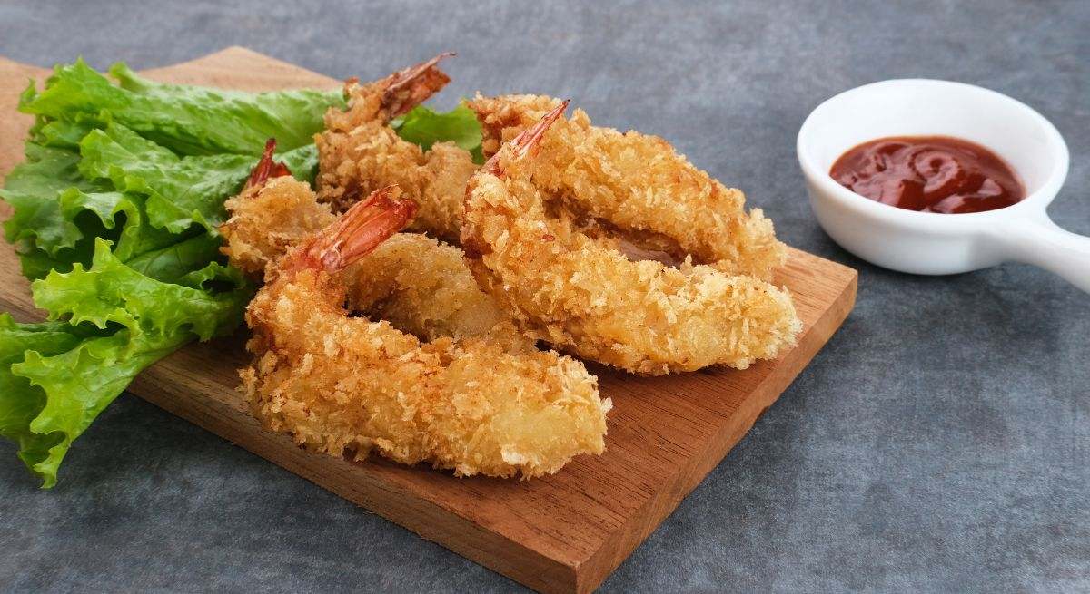 El truco japonés para hacer langostinos rebozados perfectos que cada vez copia más gente: queda crujiente