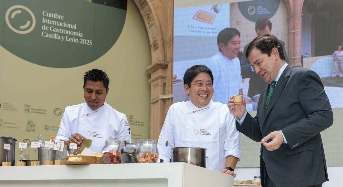Mañueco durante su visita a la I Cumbre Internacional de Gastronomía de Castilla y León