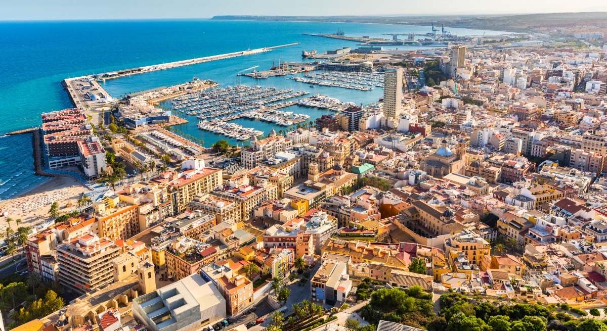 Vista aérea panorámica de la ciudad Alicante