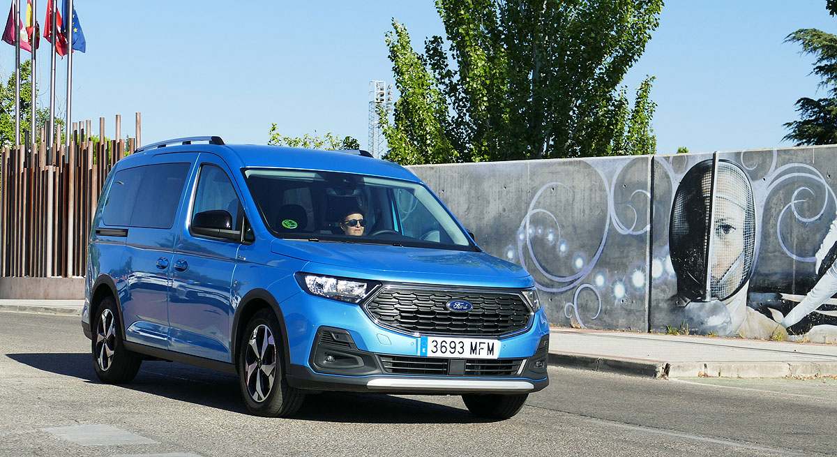 FORD-TOURNEO_01.jpg