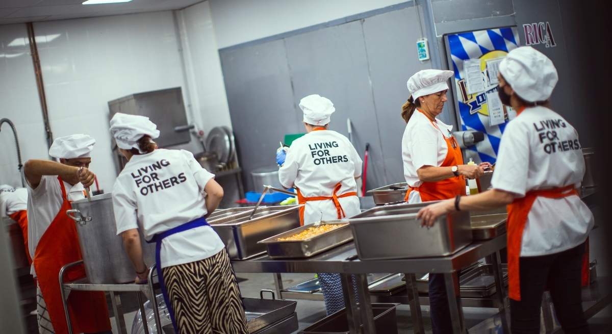 Cocina-Social-Vistalegre-proyecto-beneficiario-X-Ayudas-Sociales-Fundacion-Mutua_Foto-2-1.jpg