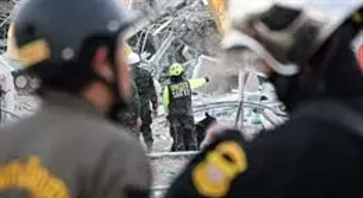 Escombros tras el terremoto / EP