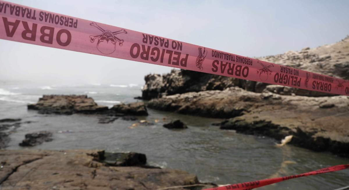 Playa-Cavero-en-el-distrito-de-Ventanilla-en-Lima--EFE-Paolo-Aguilar.jpg