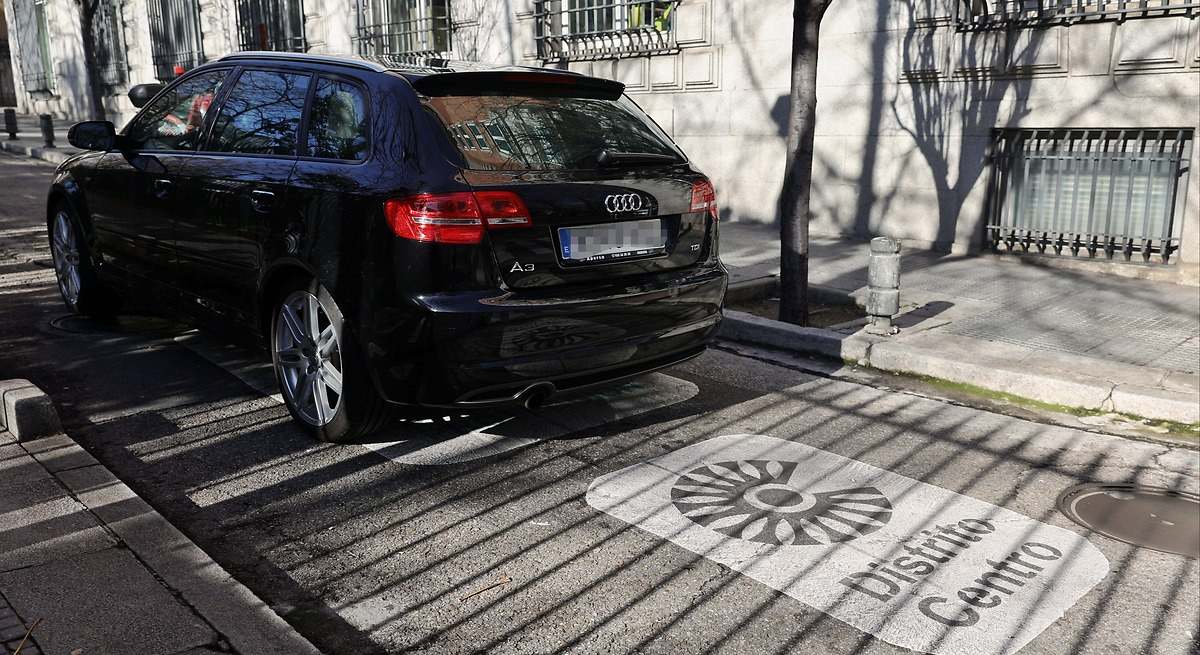 1200x655_EuropaPress_4174406_vehiculo_circula_dos_dias_despues_entrada_vigor_zona_bajas_emisiones_zbe.jpg