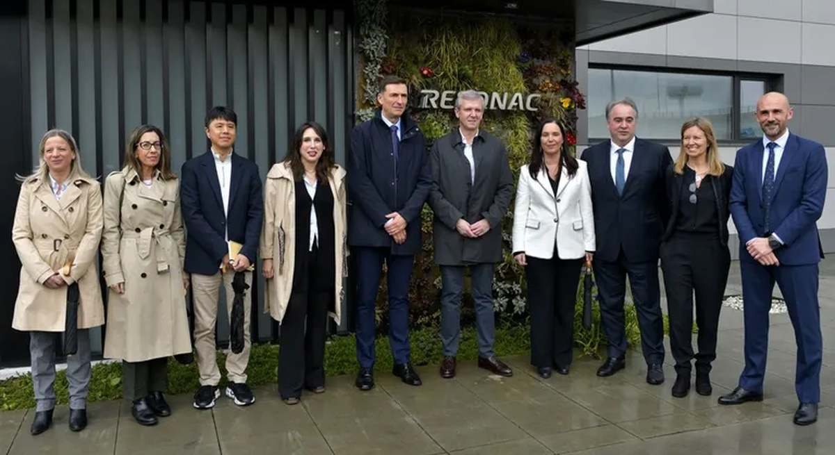 El presidente de la Xunta, Alfonso Rueda, y la conselleira de Economía, María Jesús Lorenzana, en su visita las futuras instalaciones en A Coruña.