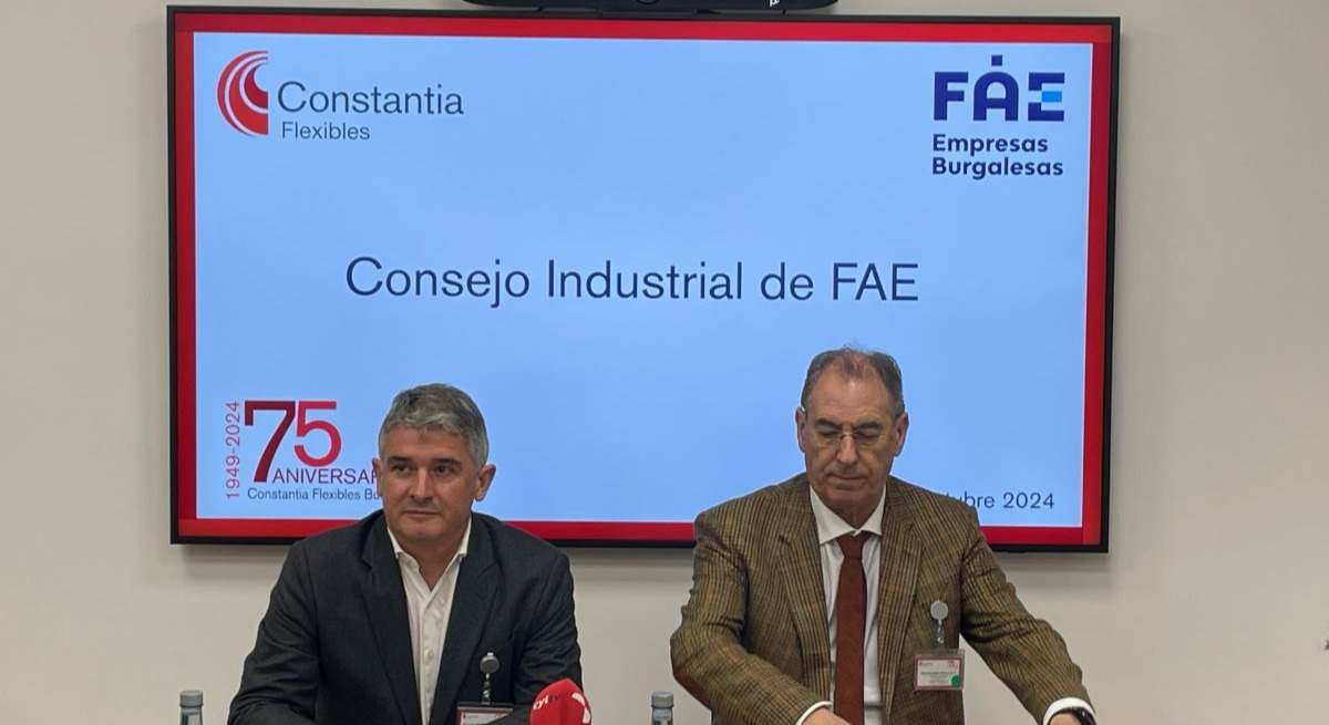 El presidente de FAE Burgos, Miguel Ángel Benavente (derecha), junto al director general de Constantia Tobepal, Agustín Sagredo