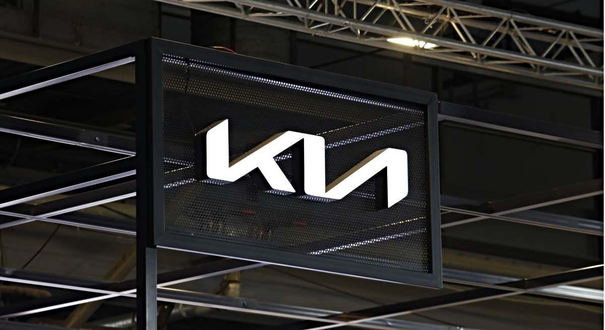 El logo de Kia en una de sus instalaciones / EP