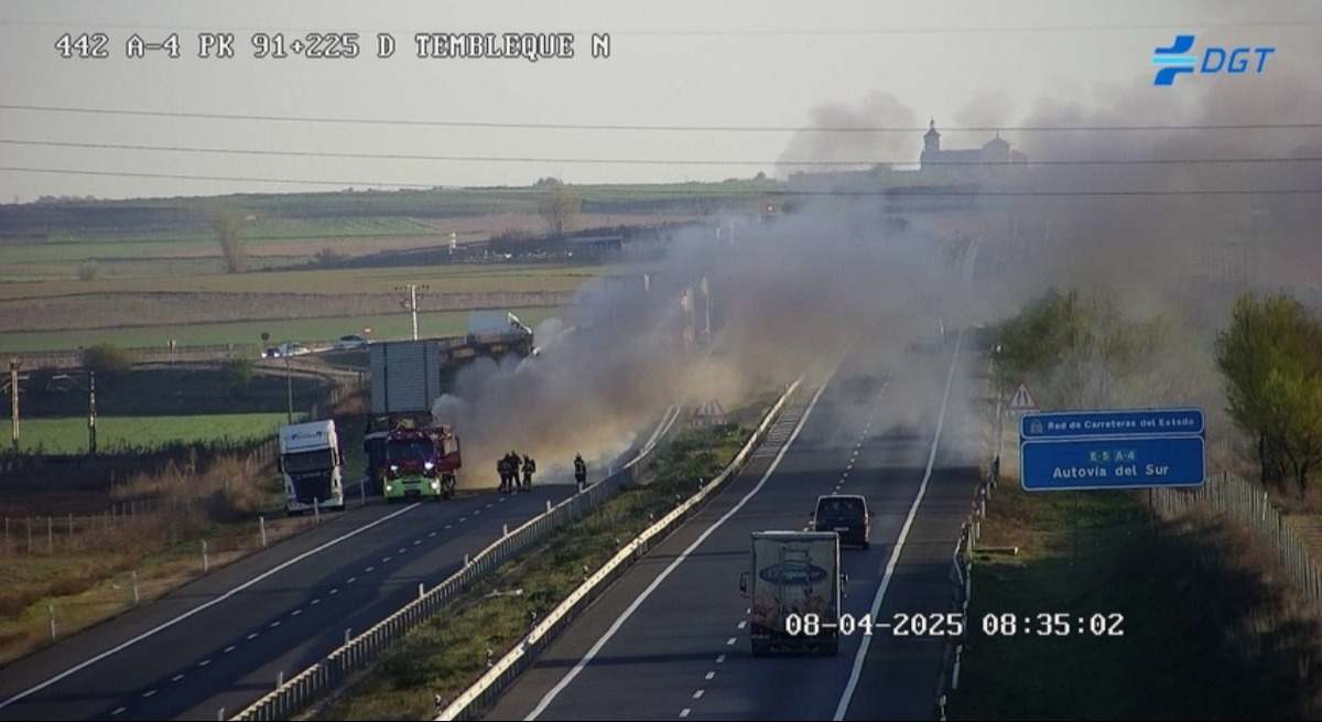 Incendio en la A-4 en Tembleque.