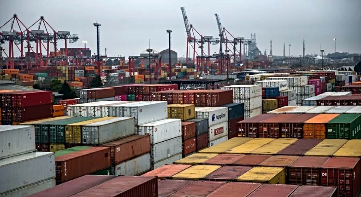 Un puerto comercial argentino / EP