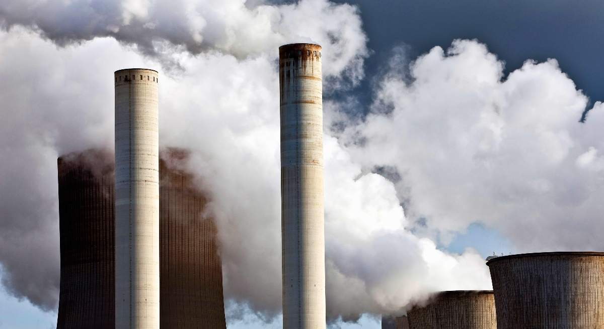 carbon-planta-quema-humo-alamy.jpg