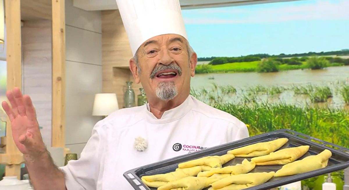 Carlos Arguiñano con una bandeja de crepes