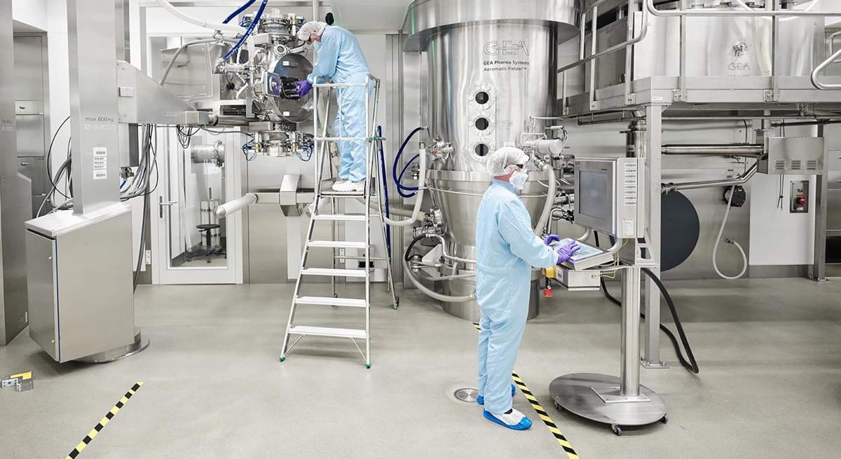 novartis-laboratorio.jpg