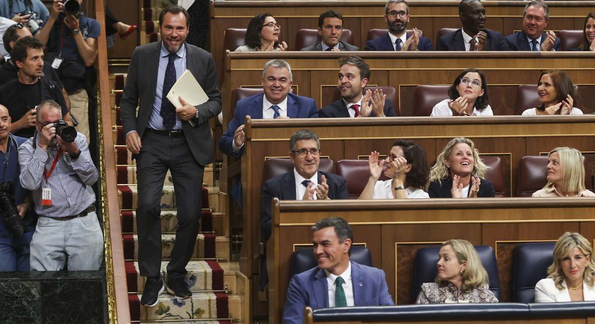 Óscar Puente, en el pleno de investidura de Núñez Feijóo. Foto: EFE.