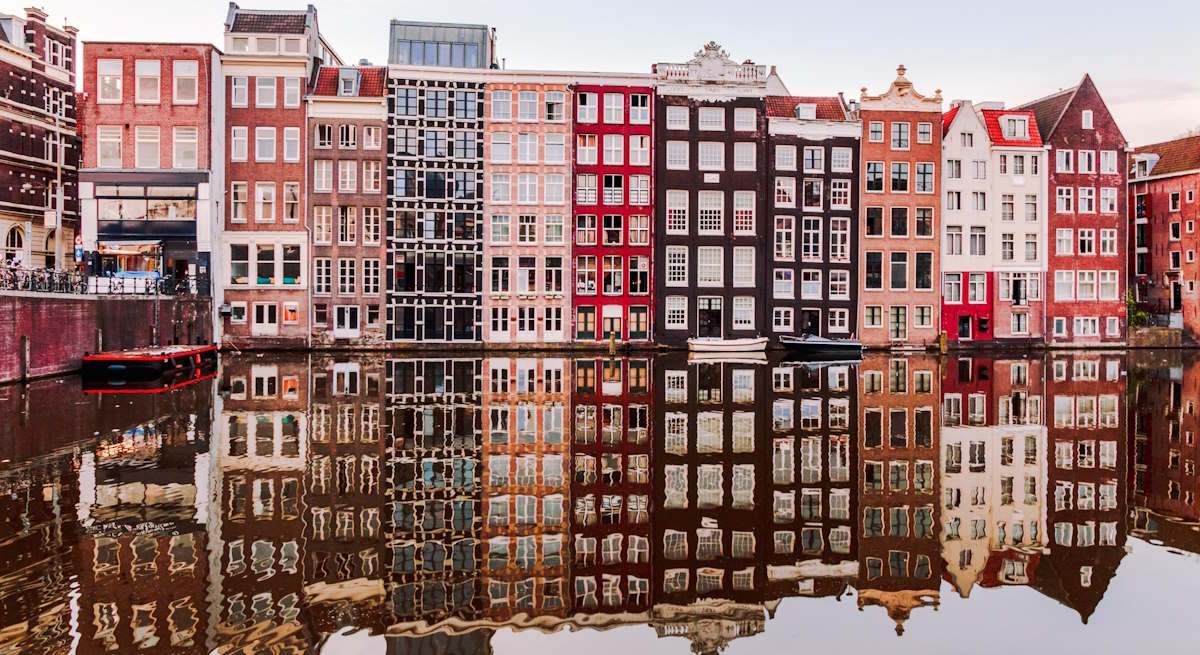 viviendas-amsterdam-reflejo-istock.jpg