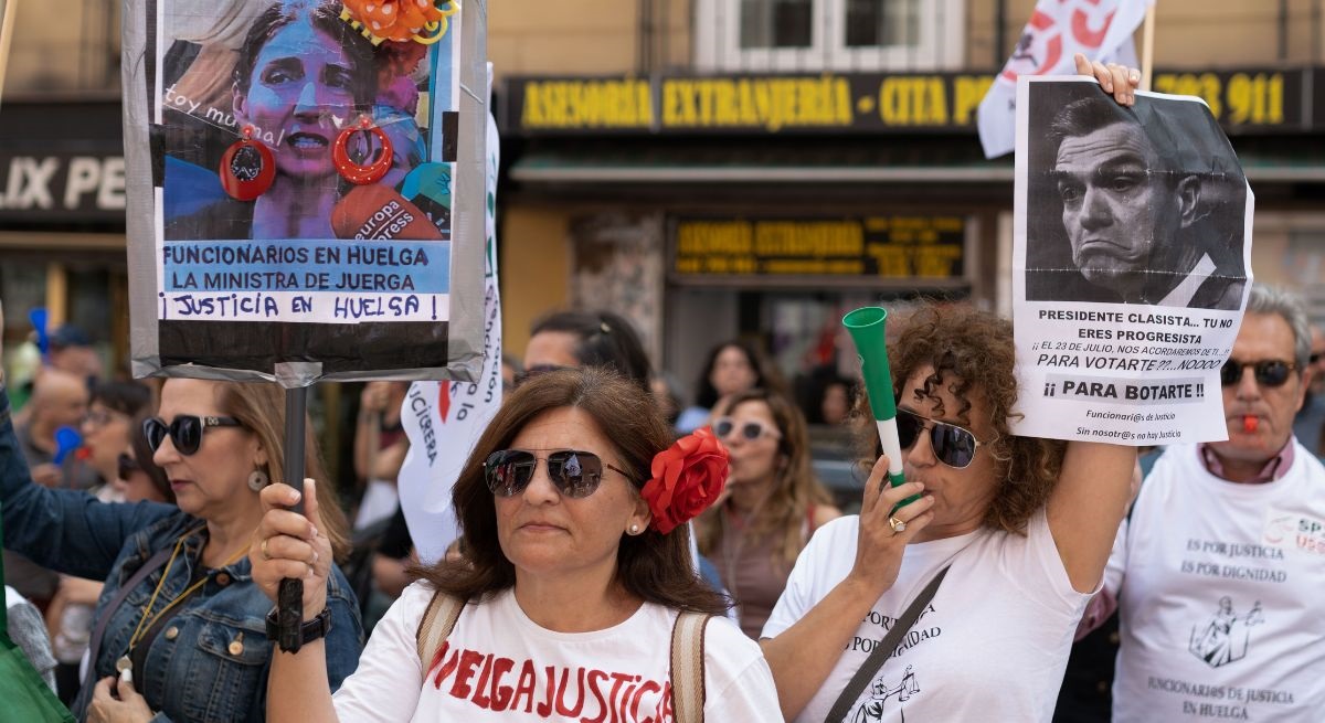 funcionarios-carteles.jpg