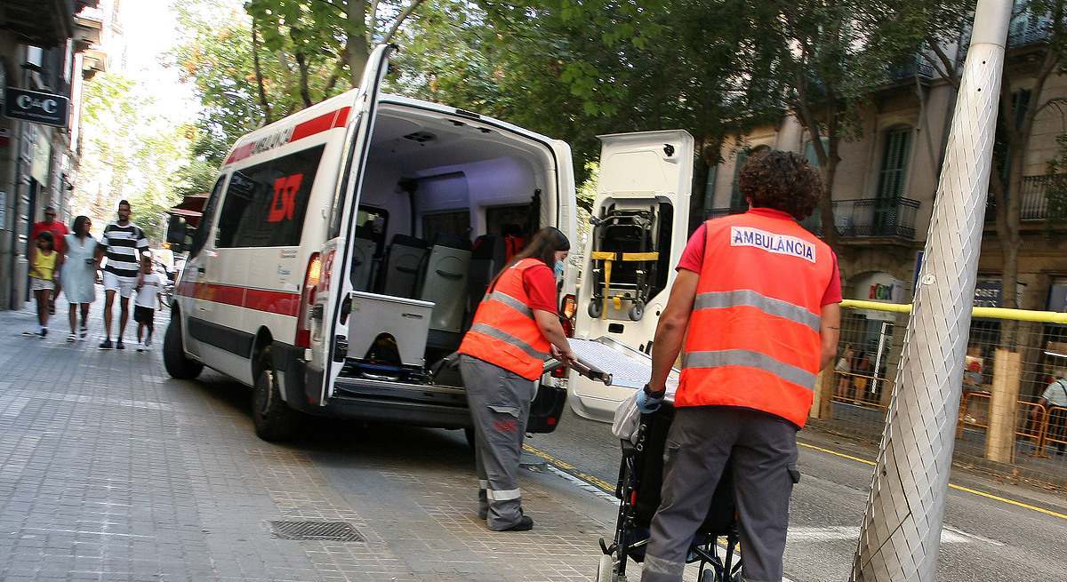 Una ambulancia en Barcelona. EE