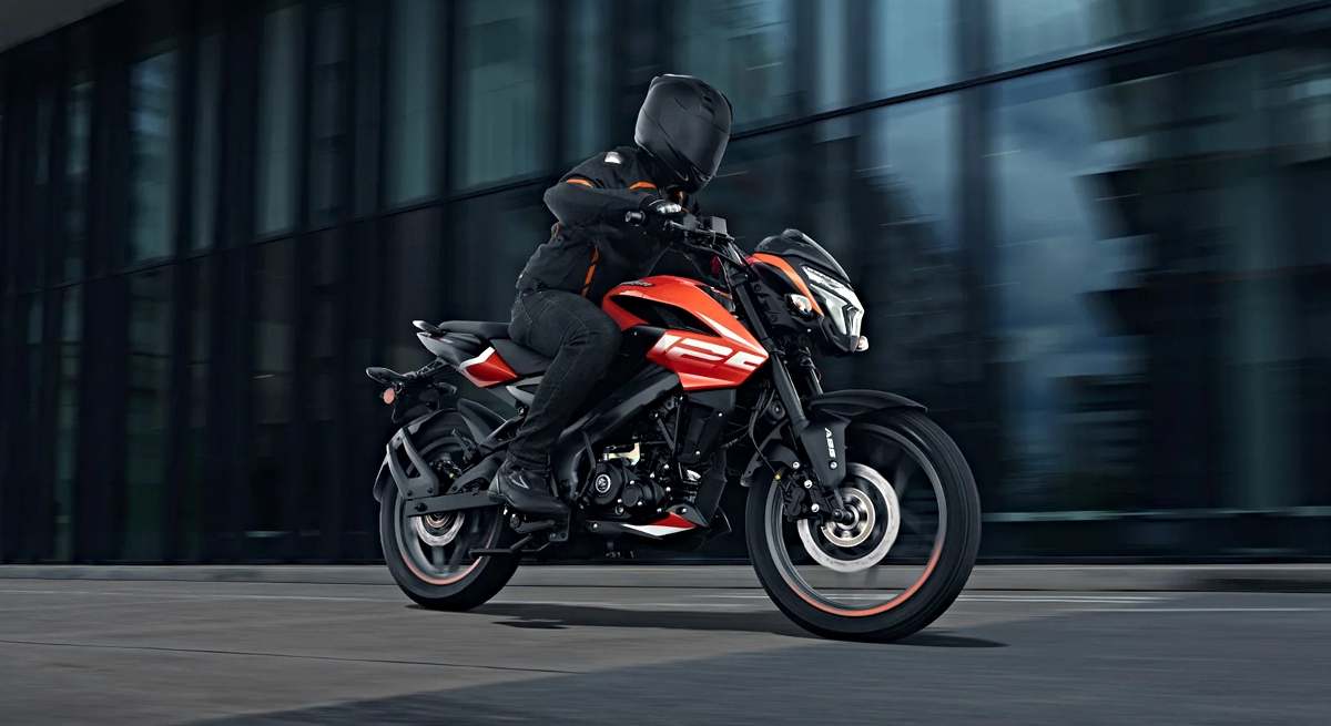 Un modelo de moto Bajaj de 125 cc