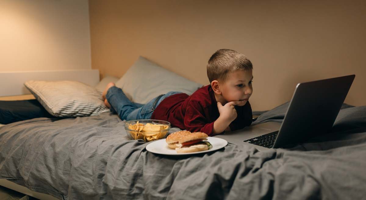 Menor_usando_redes_sociales_Istock.jpg