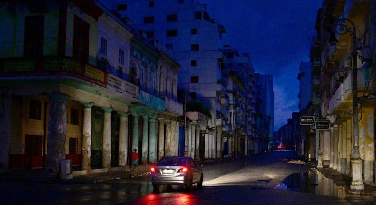 cuba-apagon_20241019200359-RN4xU9KDLhky43RytXQdq6L-1200x840_diario_abc.jpg