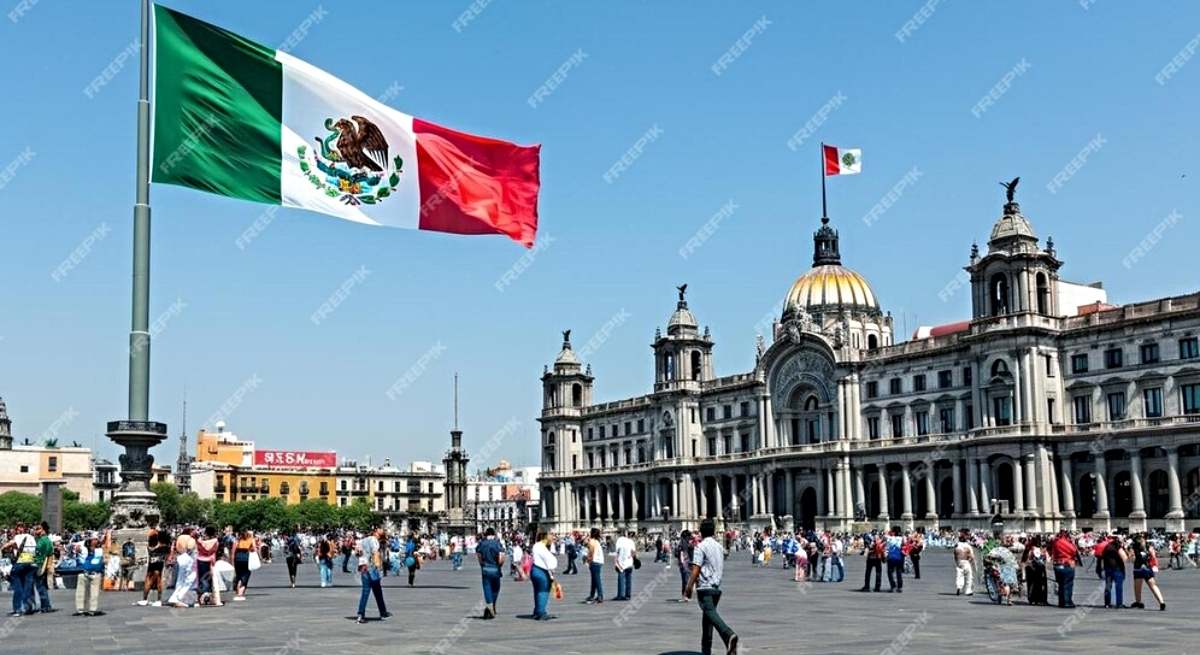 La bandera mexicana en el zócalo de la Plaza de la Constitución de México DF