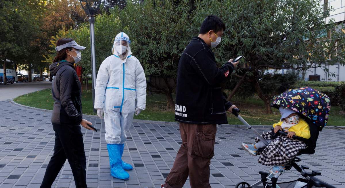 china-trabajador-prevencion-covid-reuters.jpg