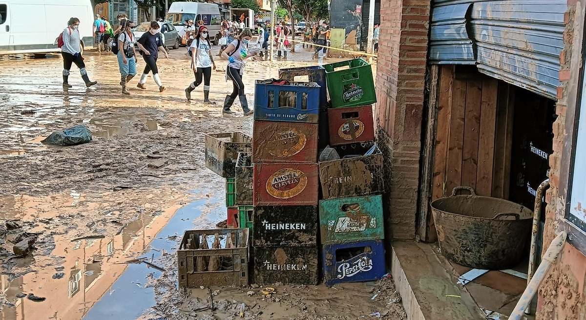 Un bar afectado por las inundaciones.