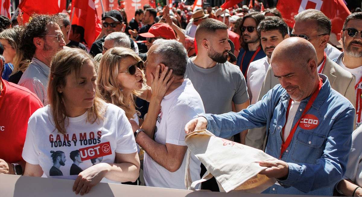 La vicepresidenta segunda, Yolanda Díaz y el secretario general de CCOO, Unai Sordo en una manifestación por el 1 de mayo.