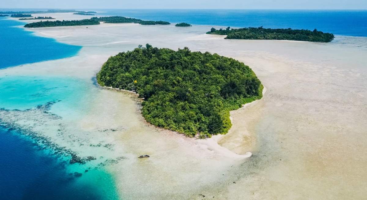 isla-indonesia-widi-reserve-sothebys.jpg