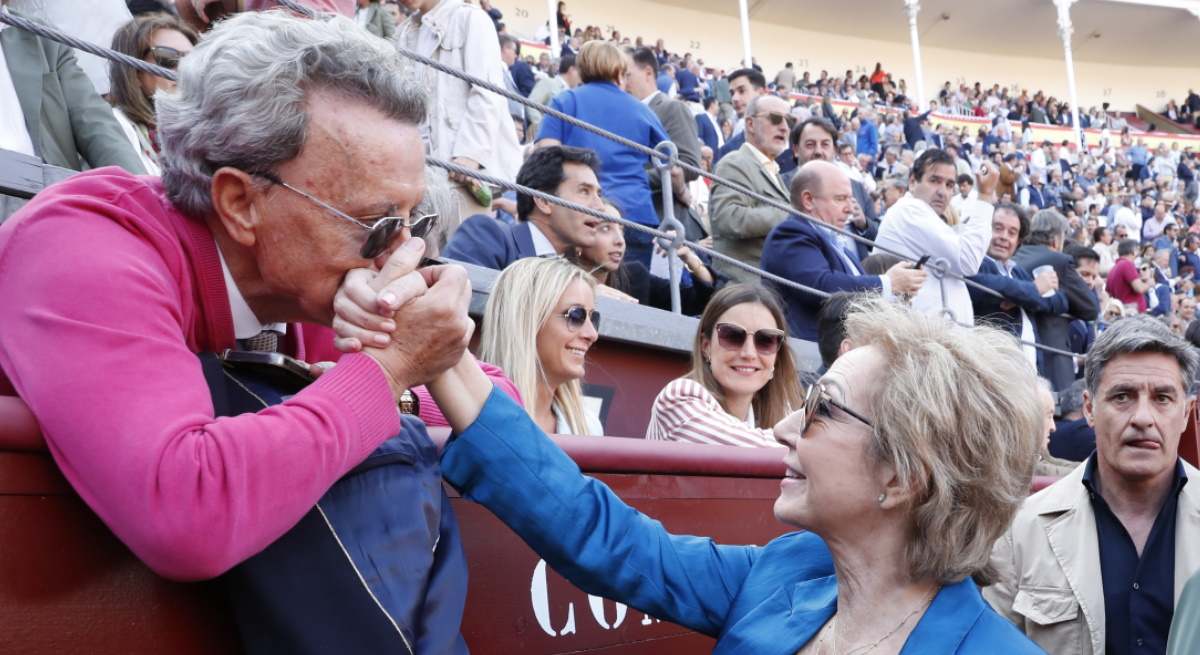 ortega-cano-beso-ventas-1200.jpg