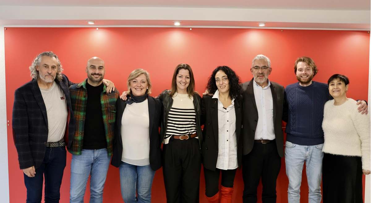 En la imagen, la tercera por la izquierda, la nueva regidora lucense, Paula Alvarellos.