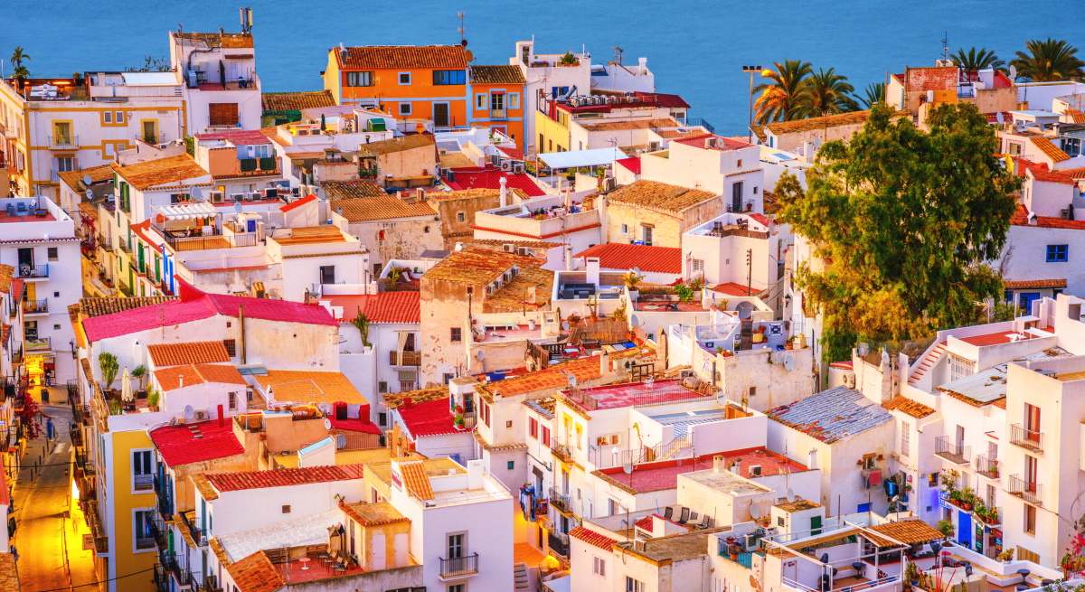 costas-mas-caras-baratas-espana-2023-istock.jpg