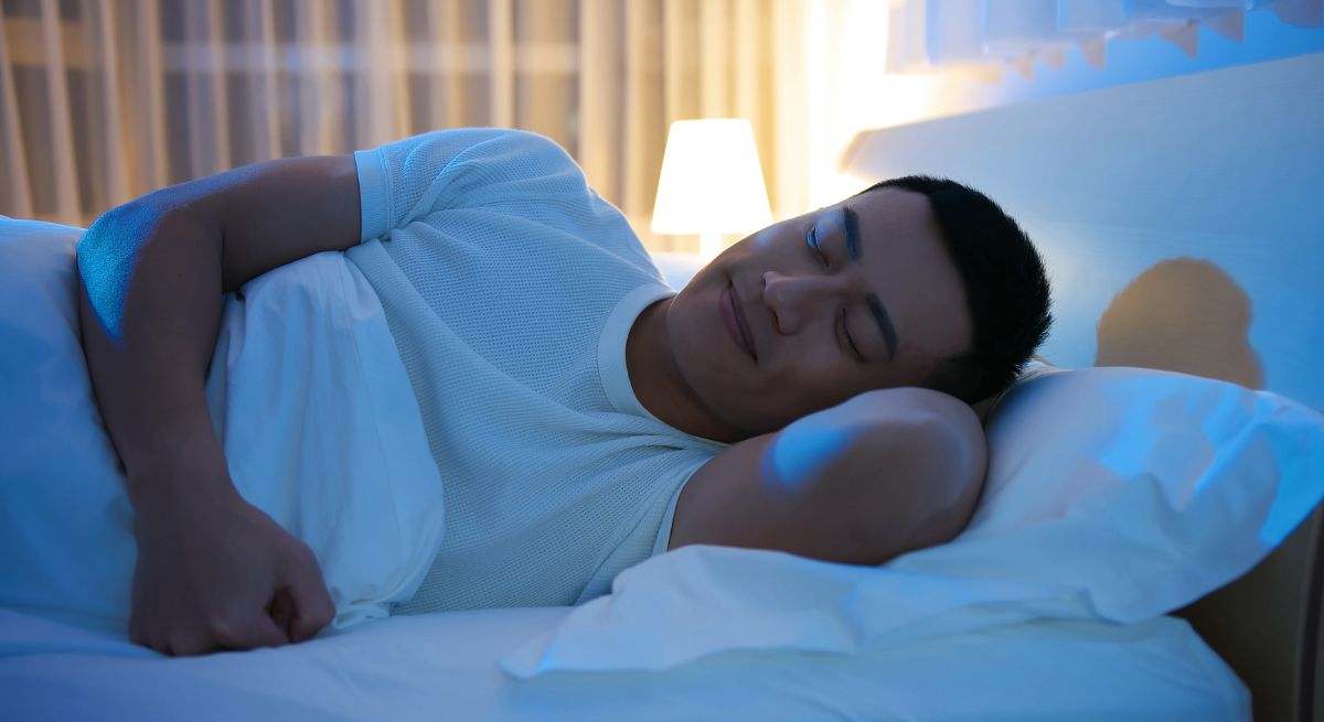 Dormir de lado durante la noche